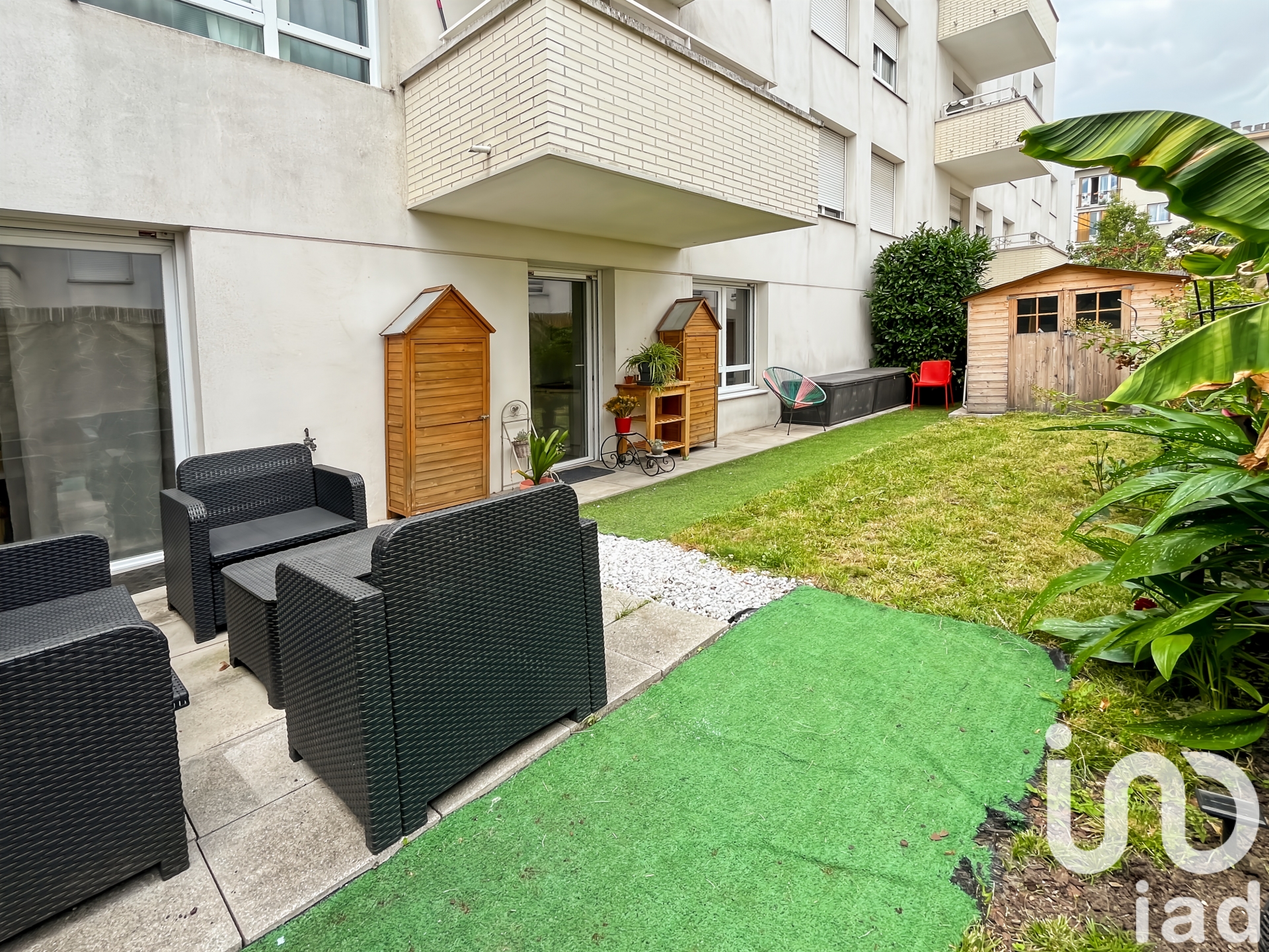 Appartamento a La Courneuve (93120) di mq con caratteristiche moderne e spaziosa disposizione.