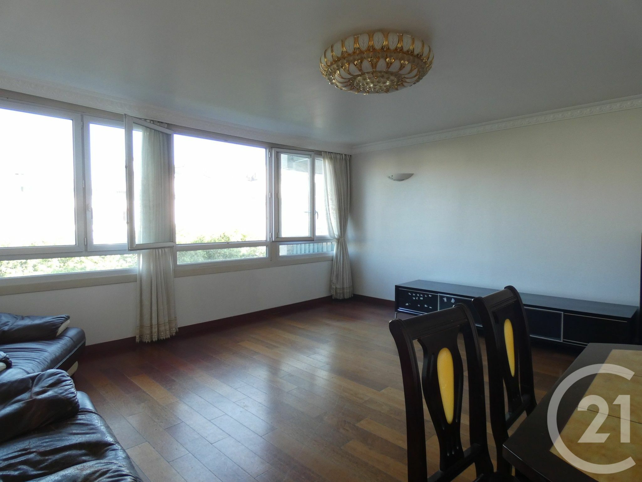 Location appartement de 75m2 à PARIS 19