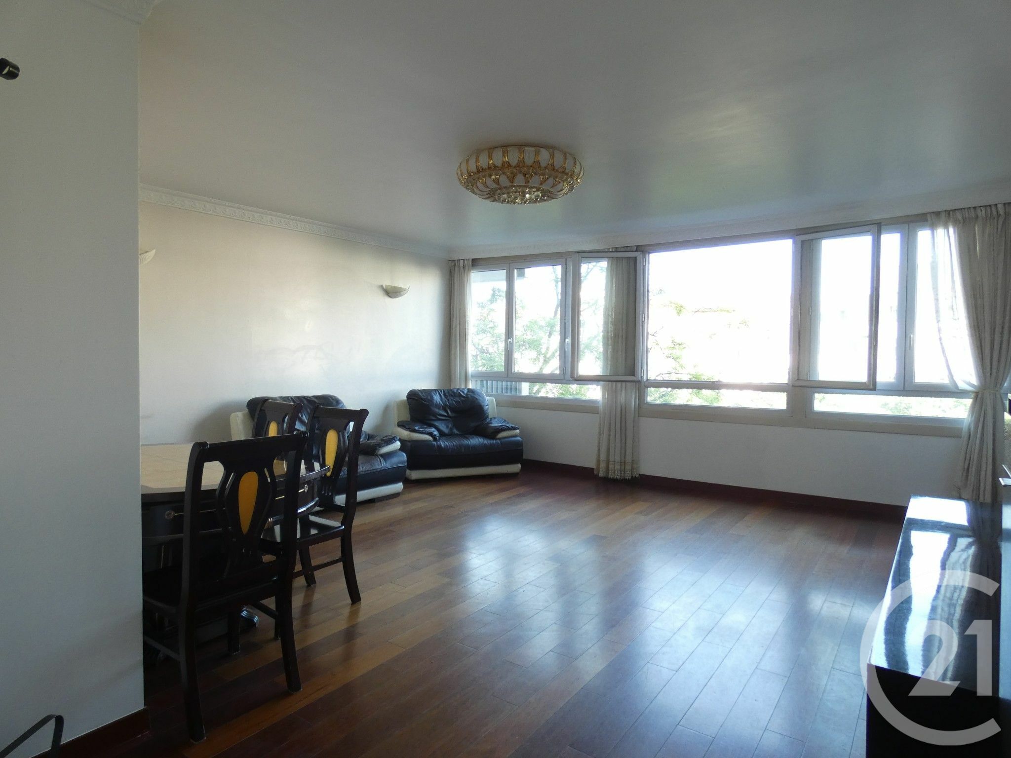 Location appartement de 75m2 à PARIS 19