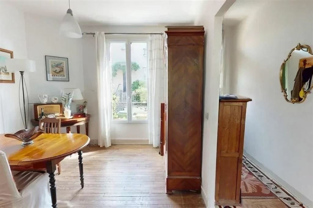 For sale: house of 92sqm in CLAMART.