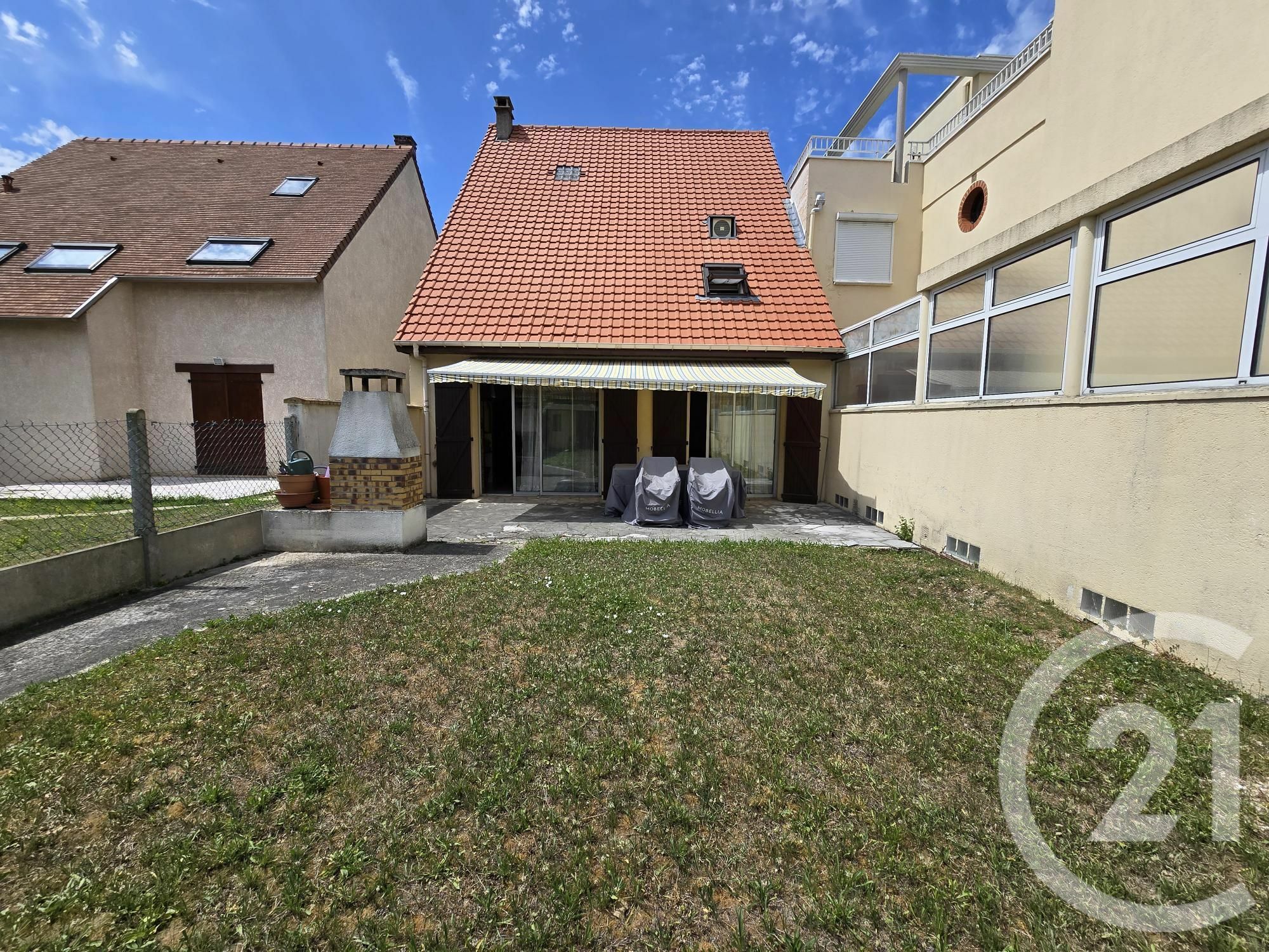Maison 142m2 avec terrasse SARTROUVILLE quartier calme