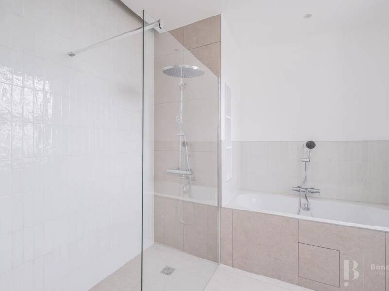 Location appartement de 197m2 à PARIS 16