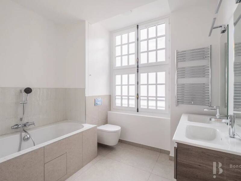 Location appartement de 197m2 à PARIS 16