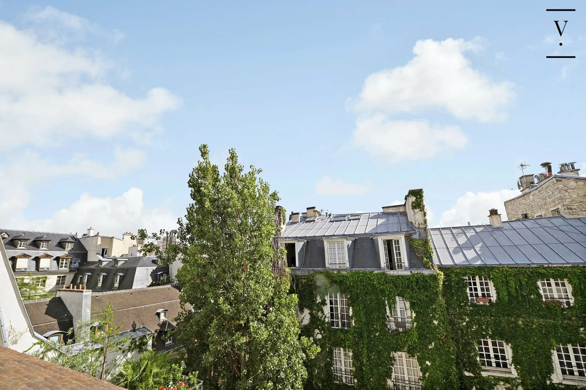 Paris IV – Rue Aubriot – Dernier étage dans un hôtel particulier