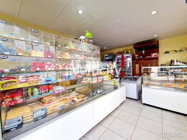 Business premises 50 sqm hot spot Paris 18 near market