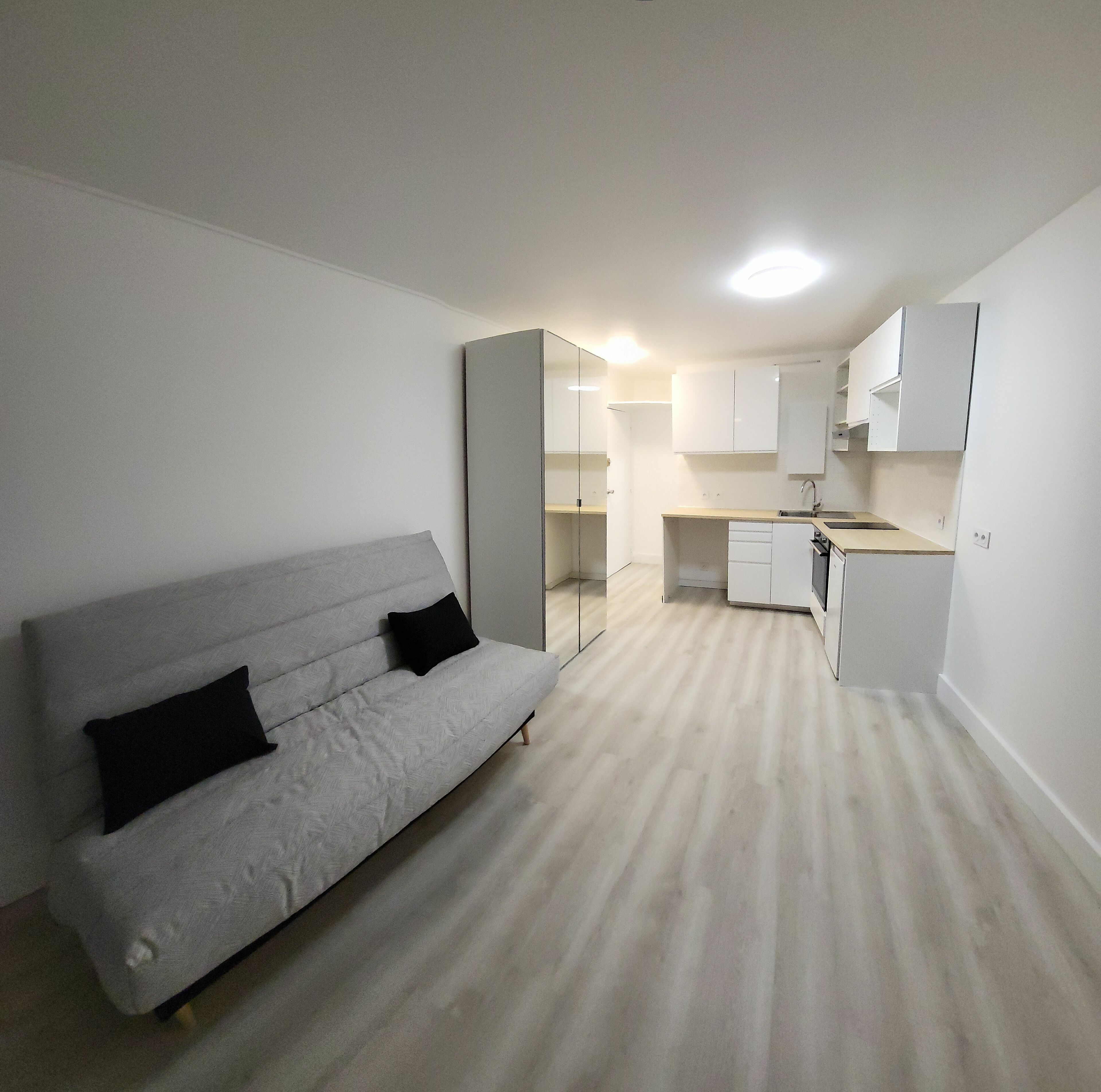 Studio 20 m² meublé lumineux à Chatou RER à 1mn 740 € hors charges