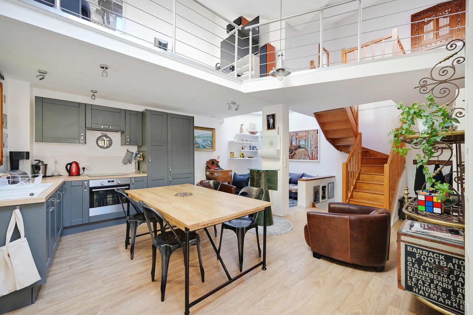 Maison 136m2 atypique à Paris 11 au calme avec extension possible