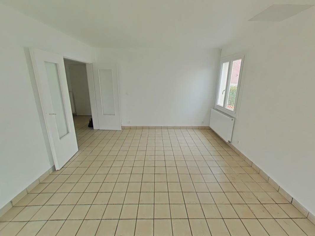Maison T5 avec garage et jardin