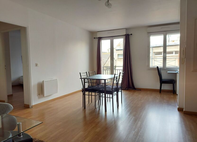 Location appartement, m2 T-2 à Melun, 881 € | Orpi