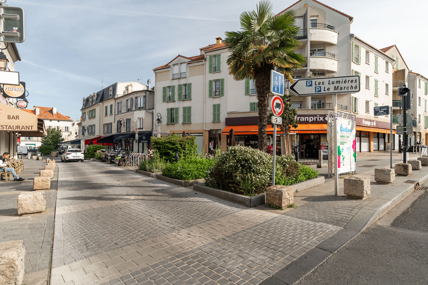 Monolocale 22mq Nanterre Centro Storico buon stato ideale per investitore