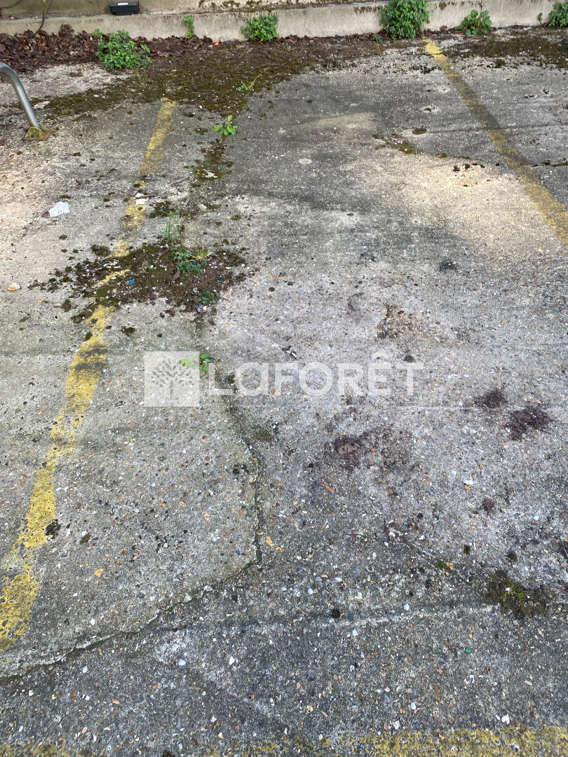 parking 80€ 20m2