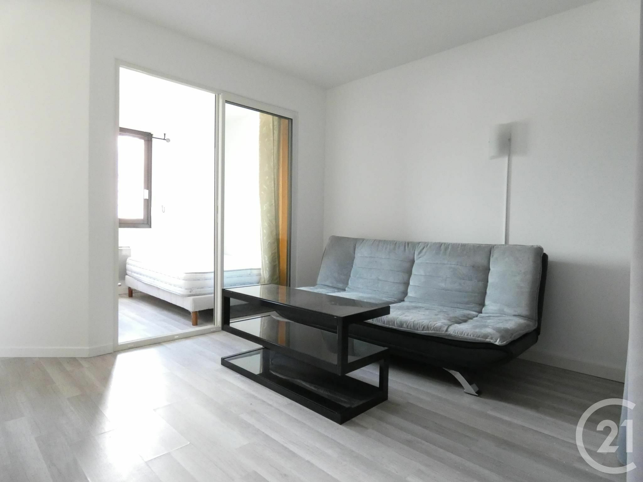 Appartement 33m2 meublé au 4ème étage PARIS 19 près Cours Florent