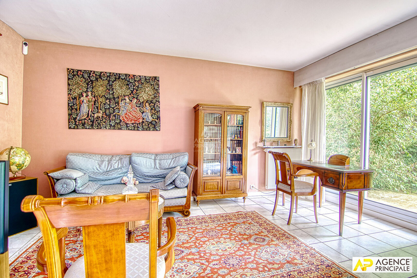 Versailles Clagny Appartement 5 pièces 113 m2 rez-de-jardin avec ascenseur, cave et parking et box en sous-sol