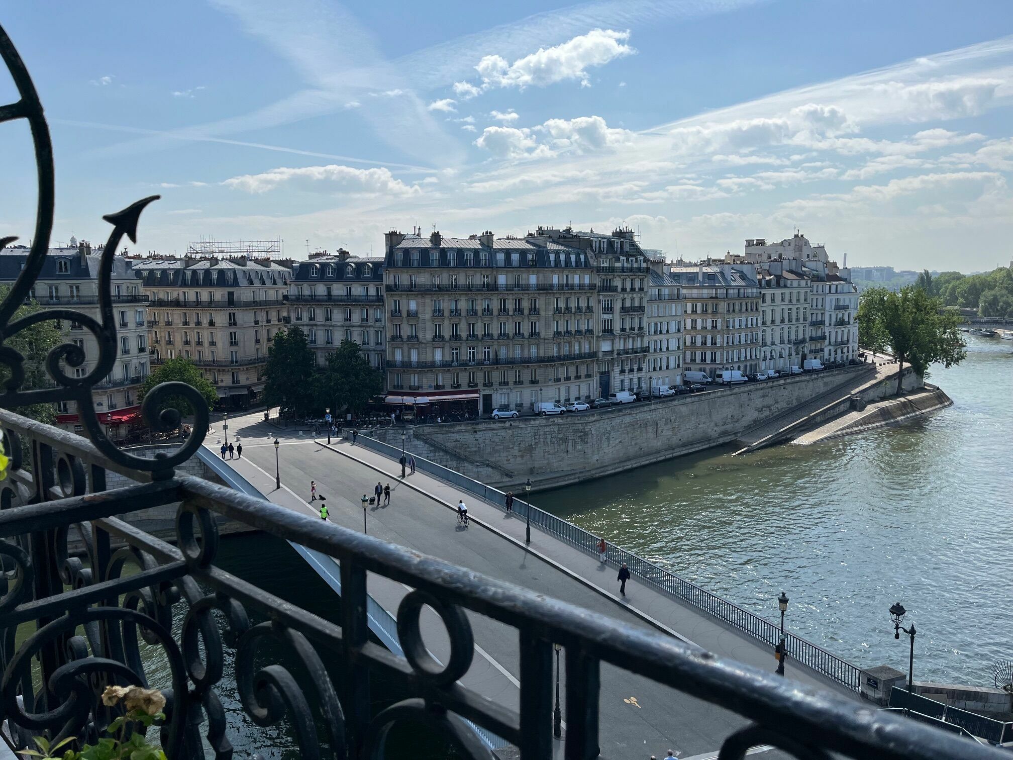 High-end apartment with a view, 113 sqm - Paris 4th (Quai aux Fleurs)