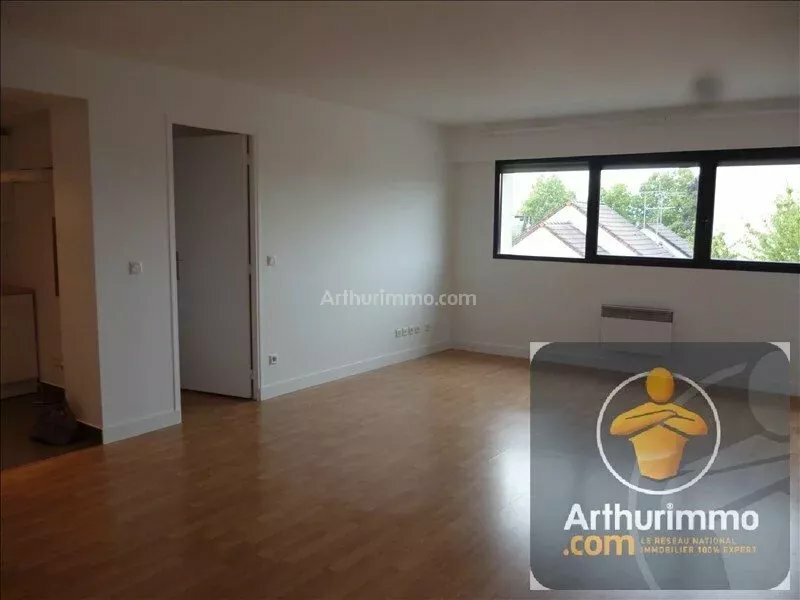 3-Room Apartment 69 sqm with Garage in Chelles Near Shopping Center