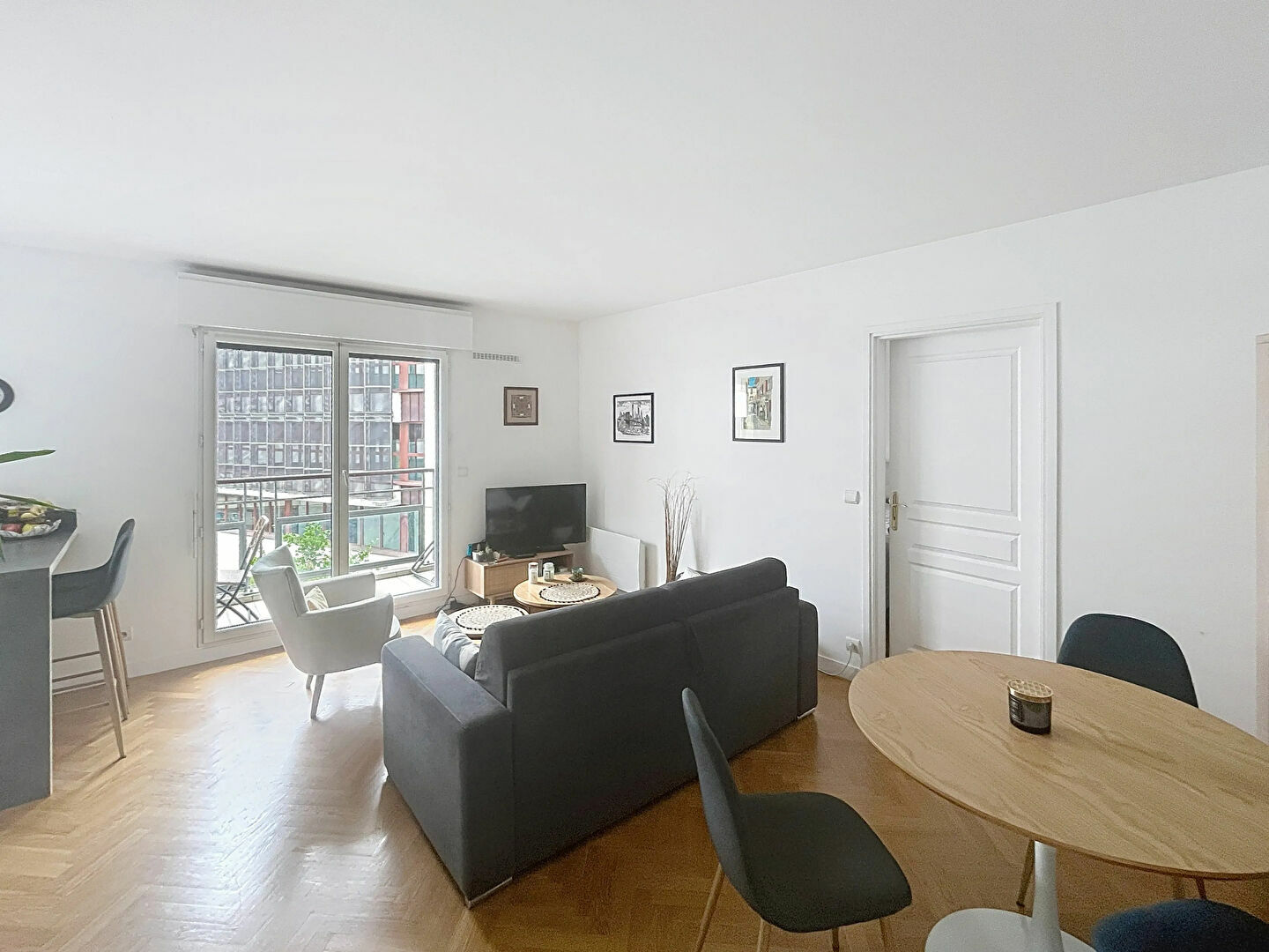 Bright 1-Bedroom Apartment 48 sqm with Balcony in Issy Les Moulineaux 92130