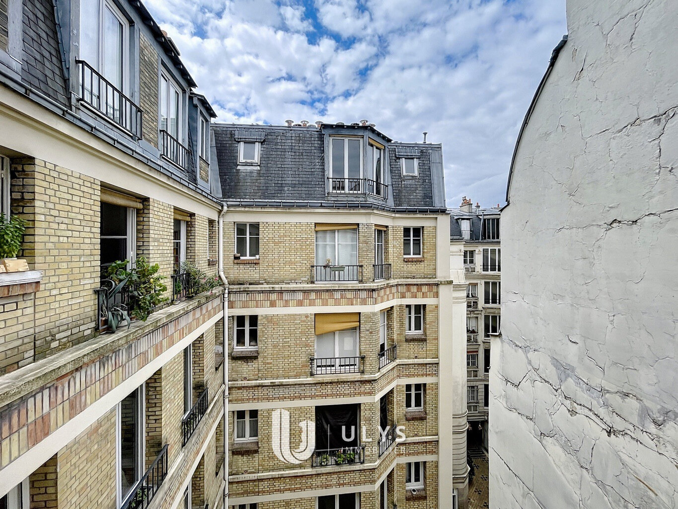Martyrs - Vacant Studio 31 sqm renovated