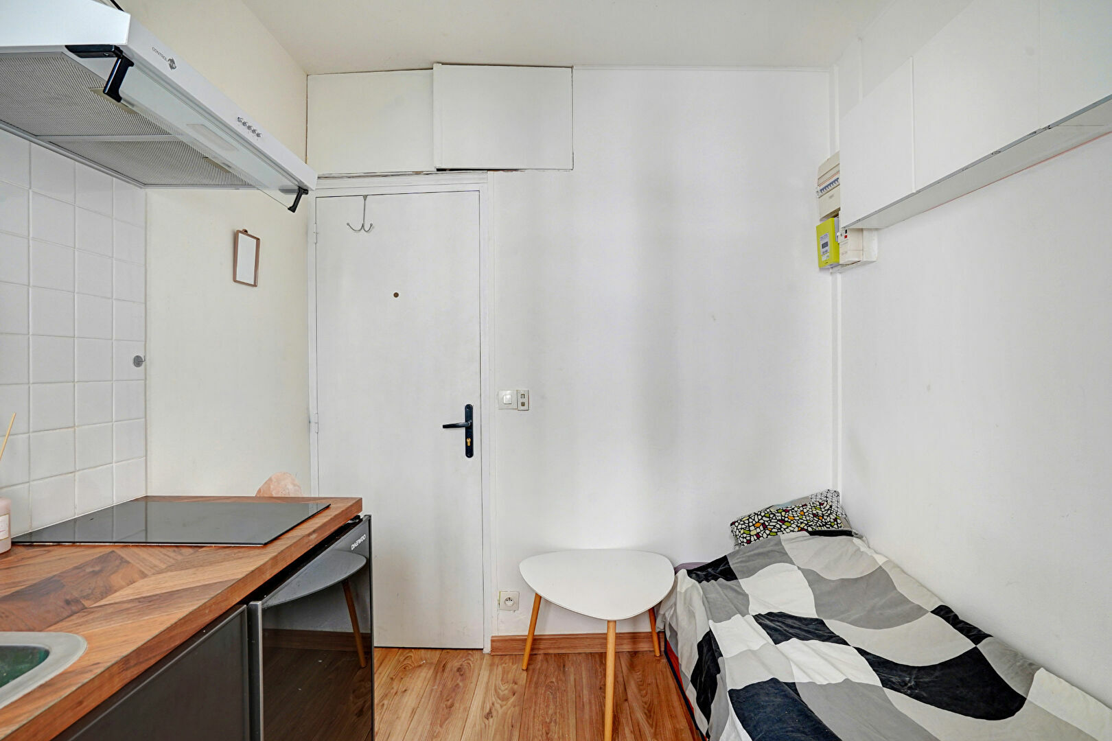 Renovated studio 7 sqm in quiet Marcadet Street, Paris 18