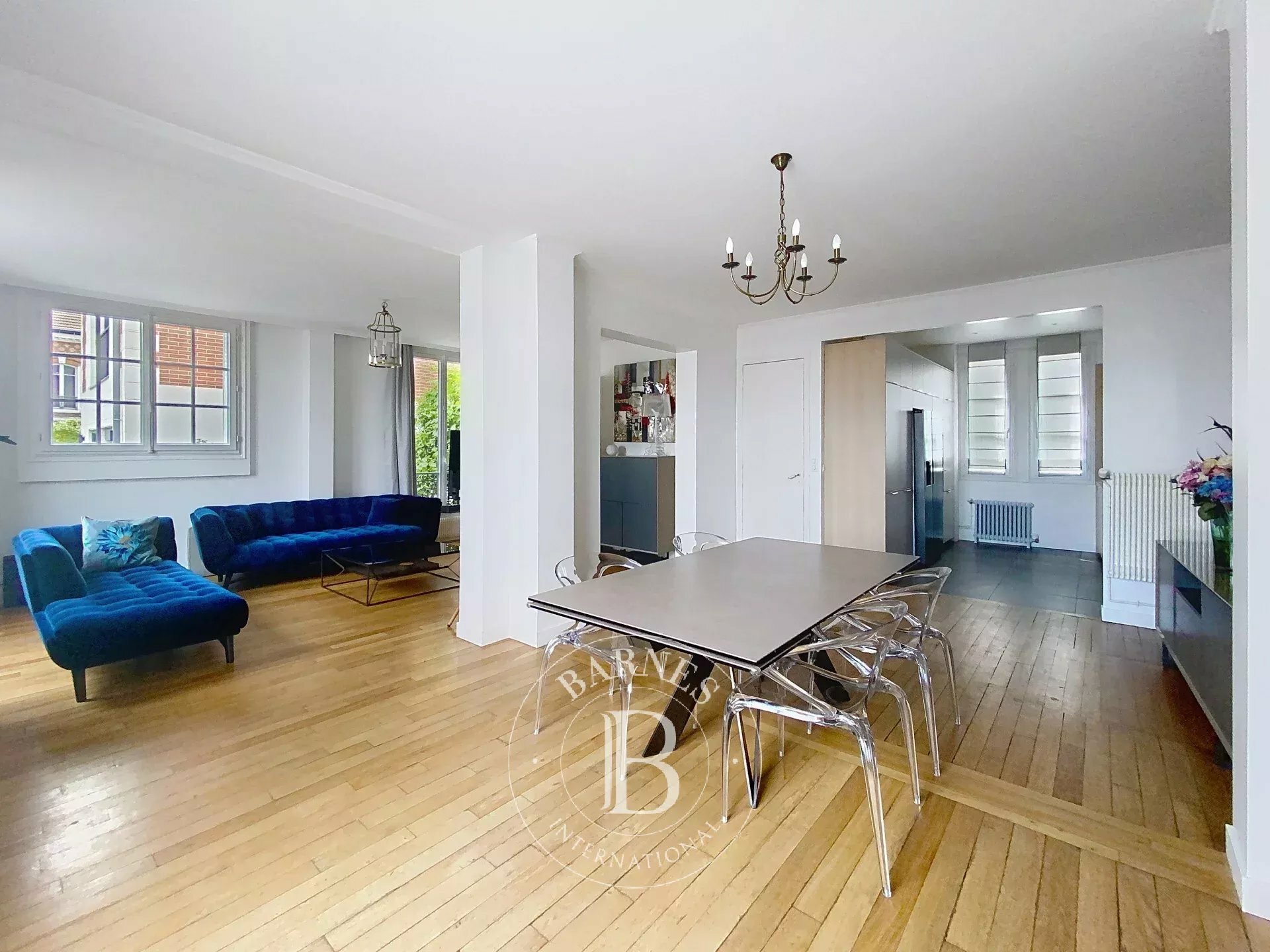 The Barnes rental service offers this property.