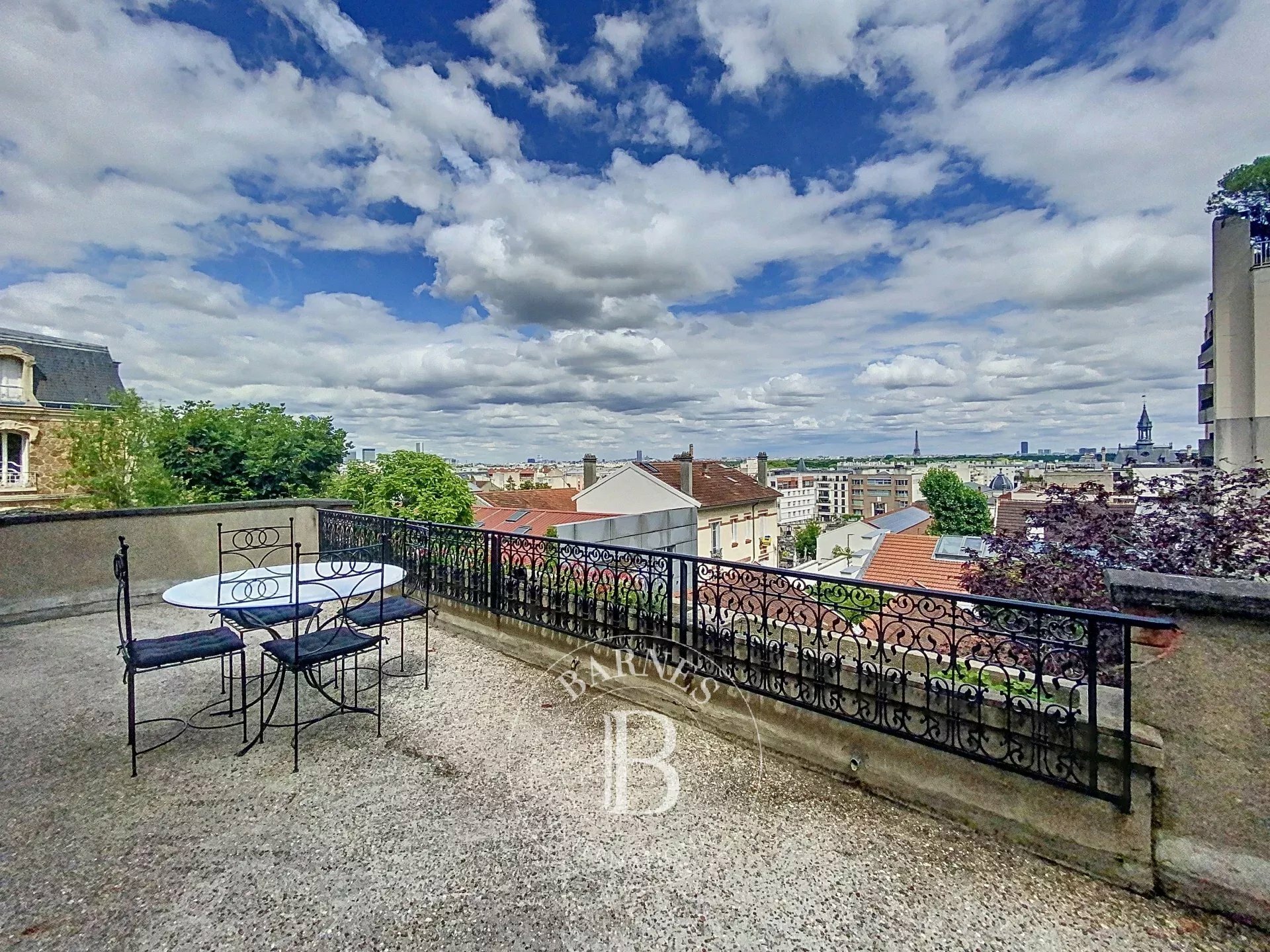 The Barnes rental service offers this property.