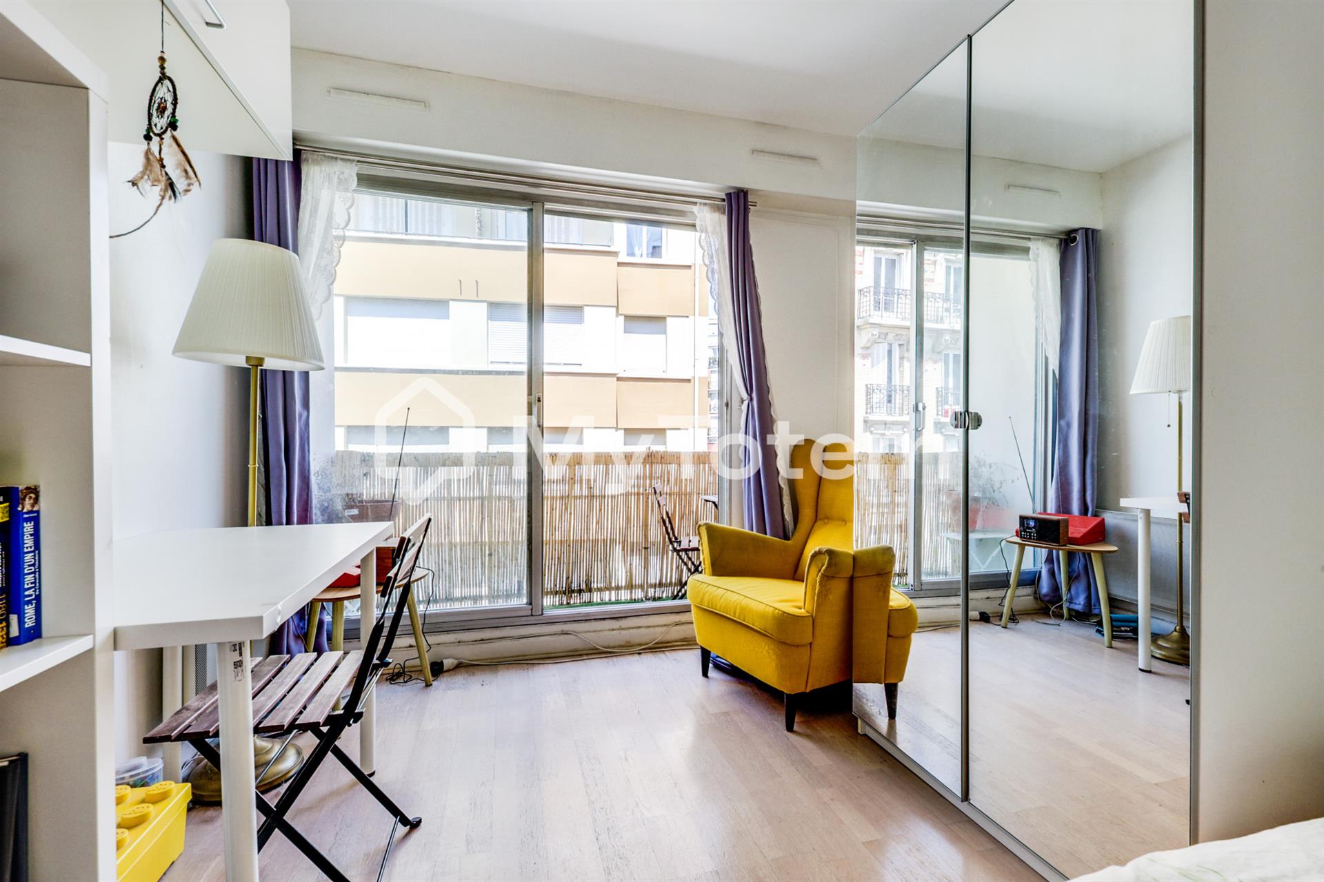 Studio 22.89 sqm with balcony in Paris 20th near transport