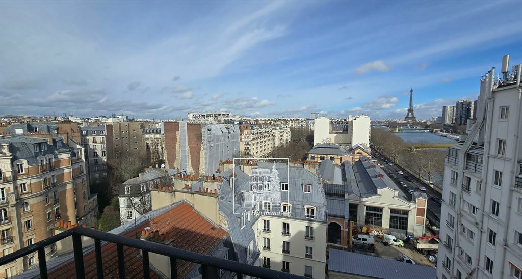 Appartement 103m2 rénové avec terrasse vue Tour Eiffel Paris 16