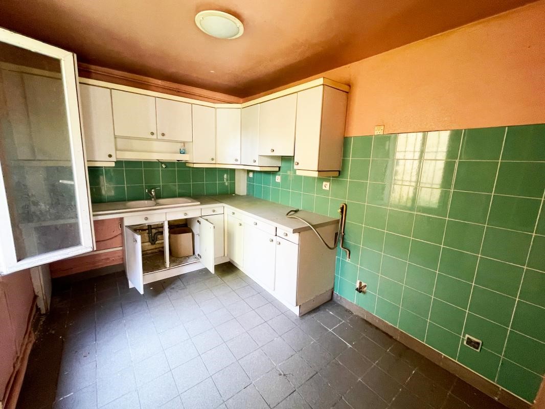 For sale: 150 sqm house in Suresnes.