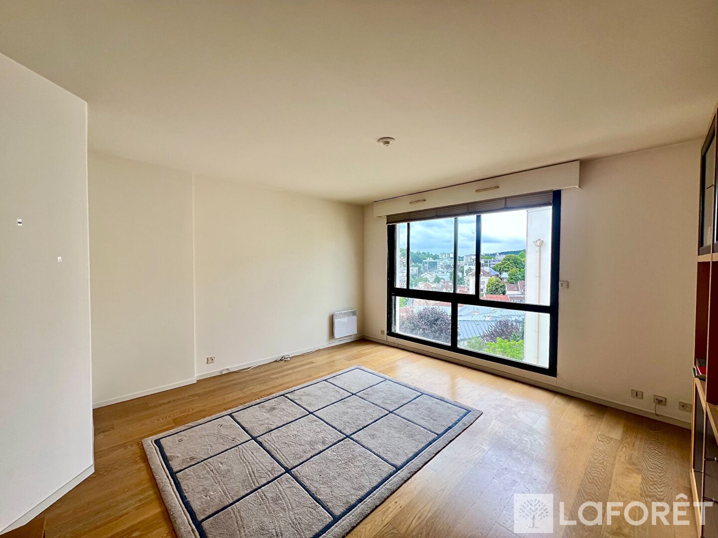 T2 538 sqft with clear view in Sèvres city center