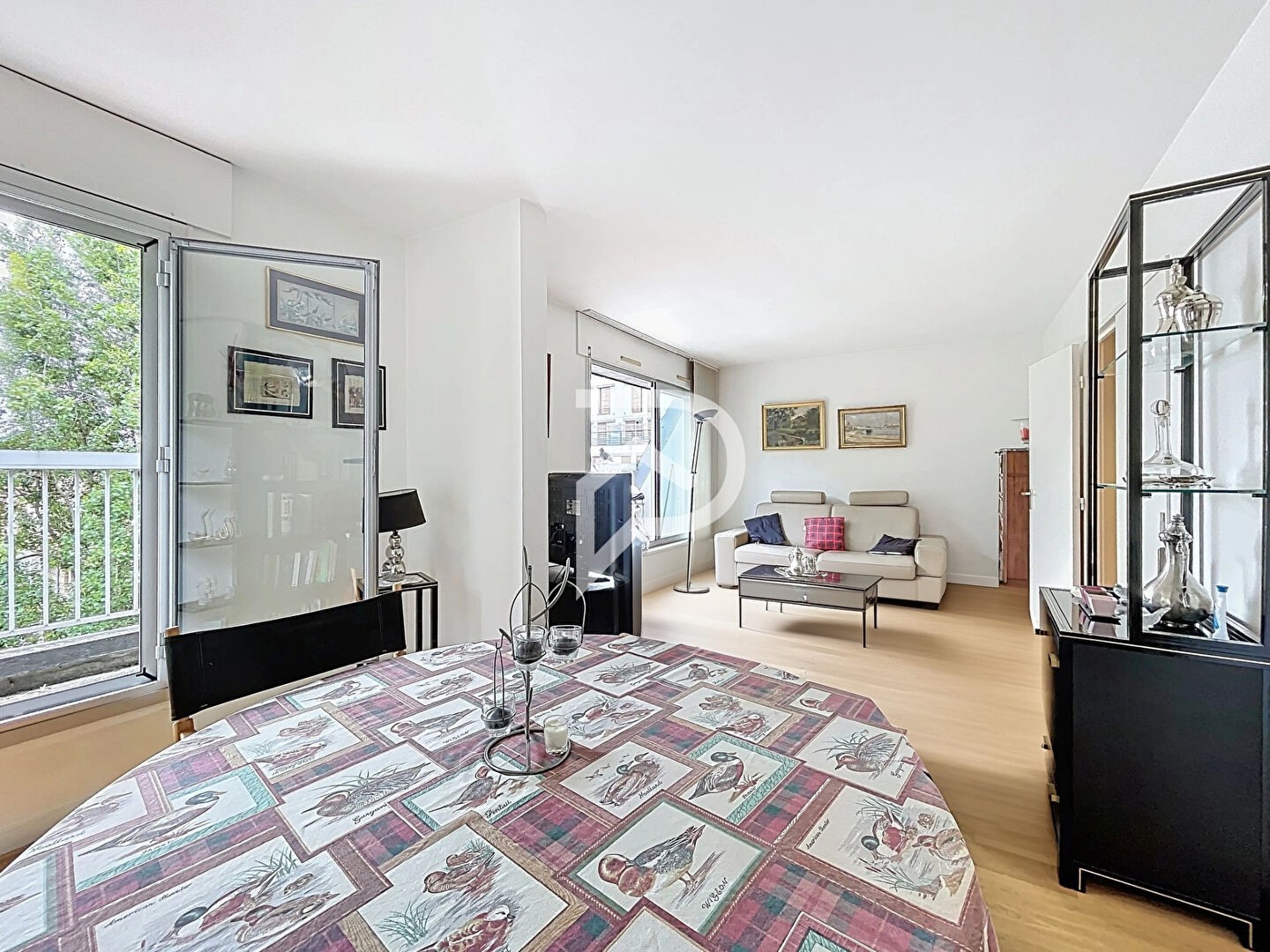 Sale apartment of 55 sqm in COURBEVOIE