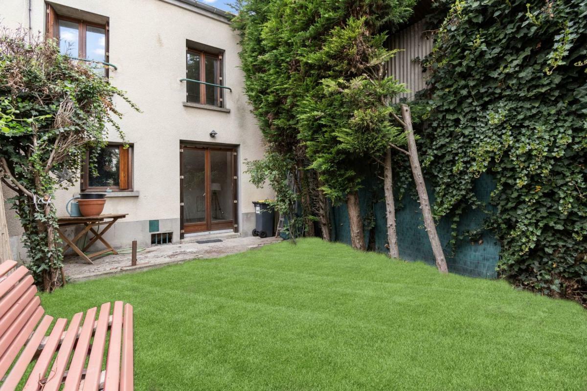 FOR SALE: F3 house (50 sqm) in Versailles