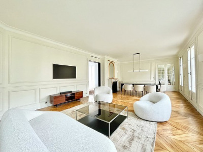 152 sqm apartment for rent in PARIS 8