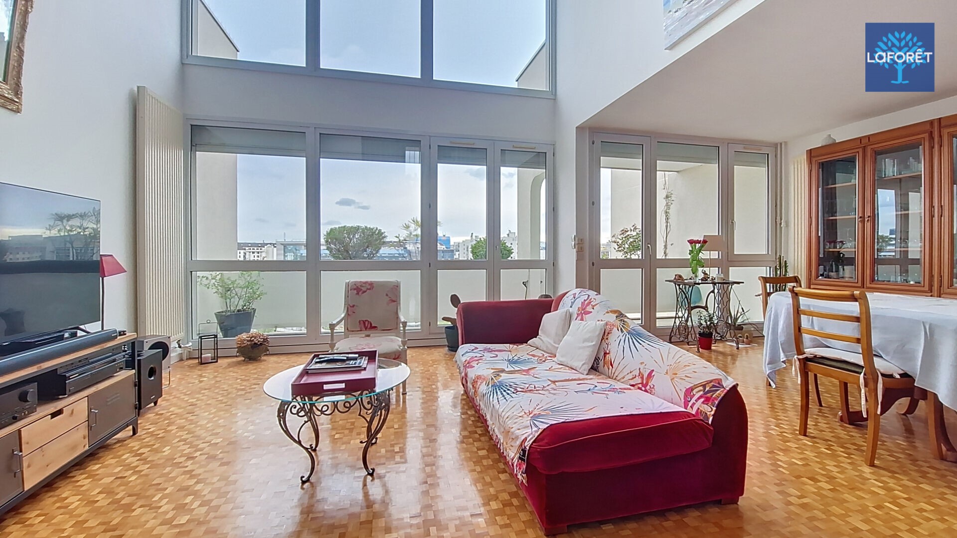 121 sqm apartment for sale in NOISY LE GRAND.