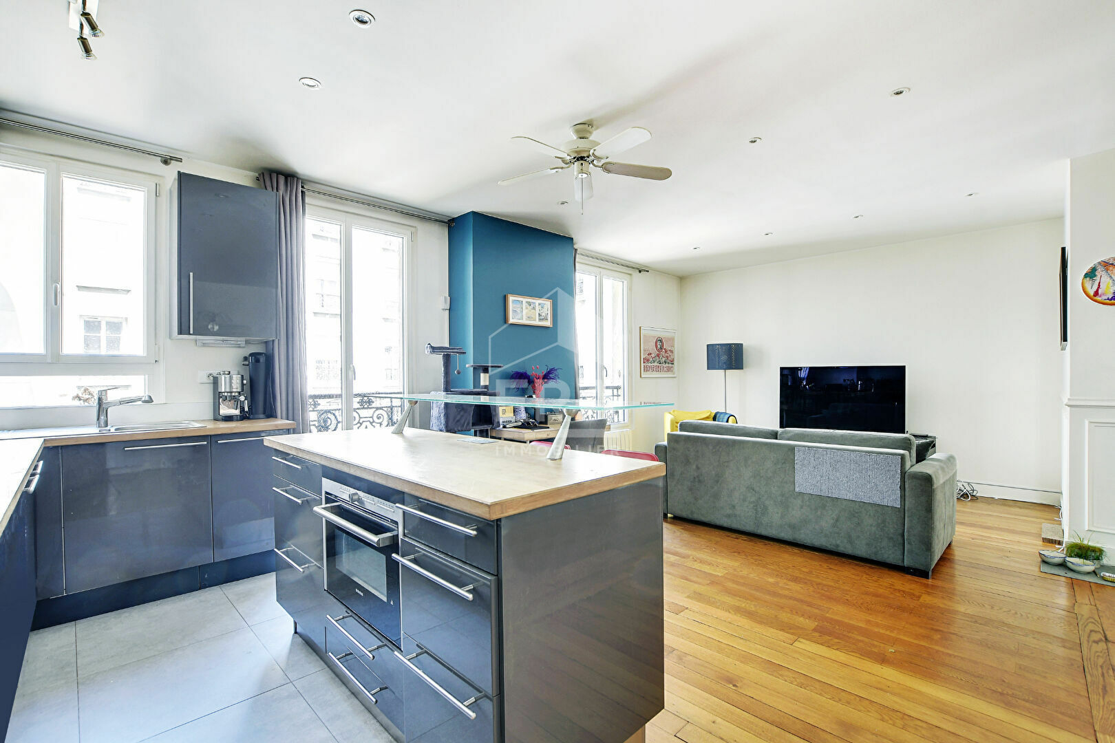 T2 54 sqm dual-aspect apartment Paris 12, 10 min to Nation