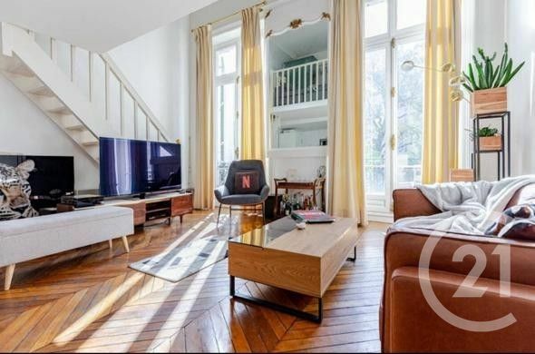 T2 44m2 avec terrasse Paris 8 proche métro Liège