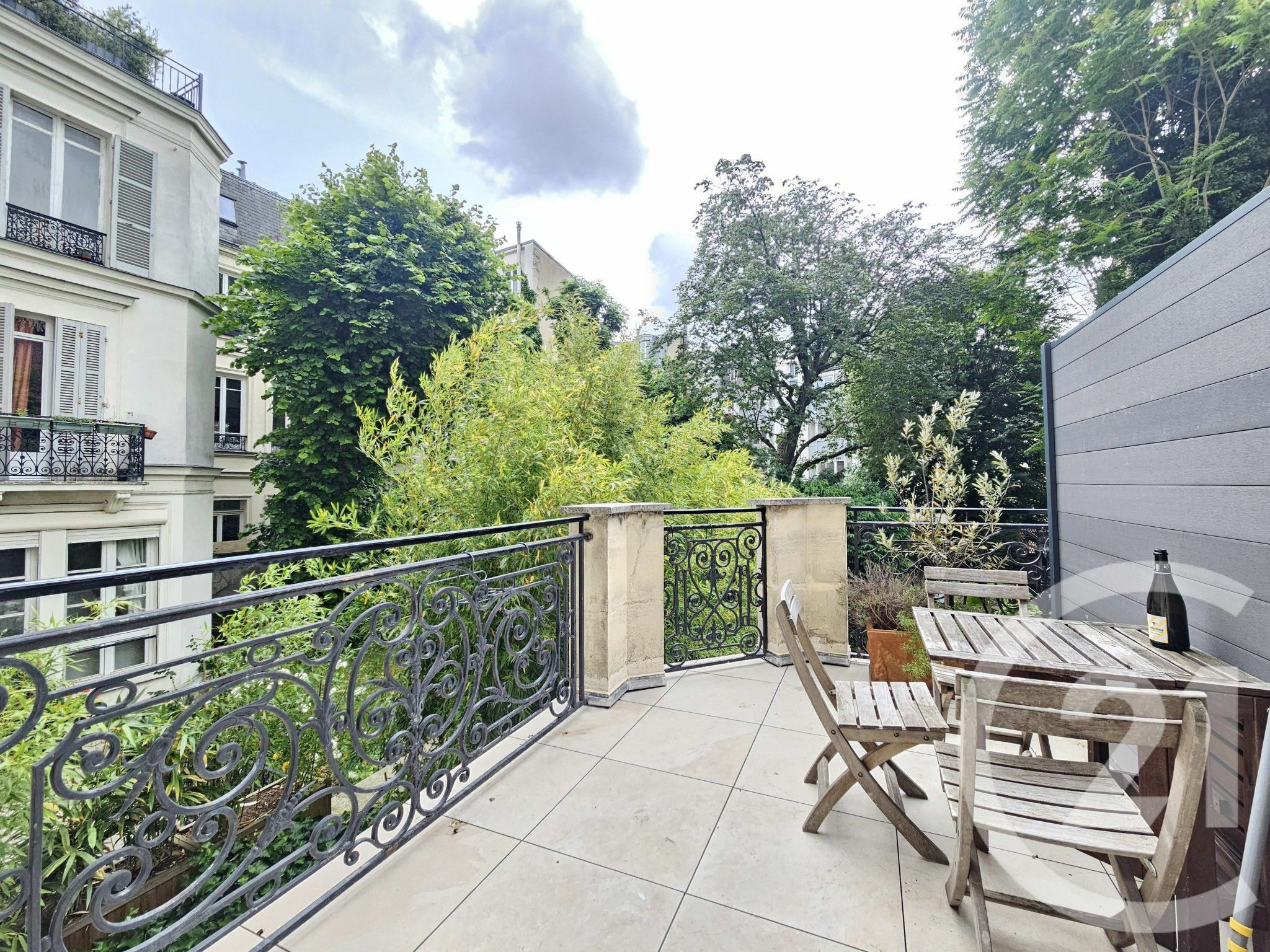 44sqm apartment for rent in PARIS 8