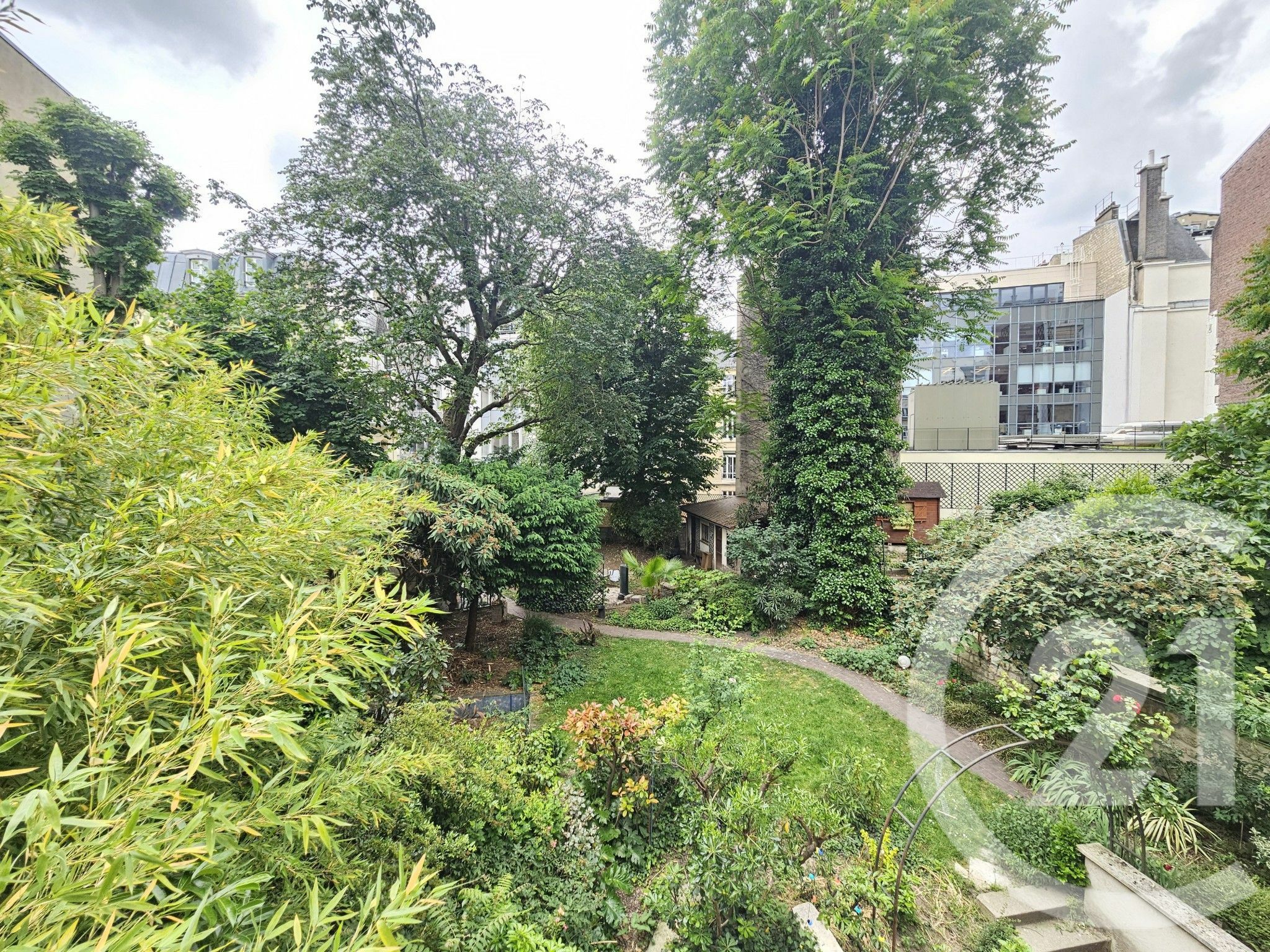 44sqm apartment for rent in PARIS 8