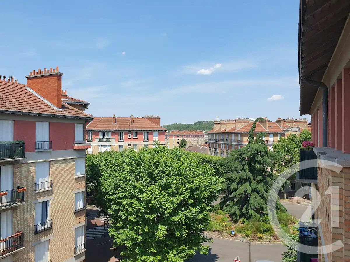 Apartment for rent of 50 sqm in SURESNES
