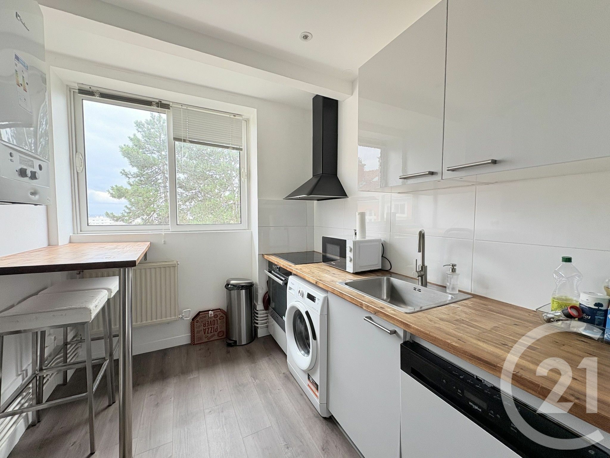 Apartment for rent of 50 sqm in SURESNES