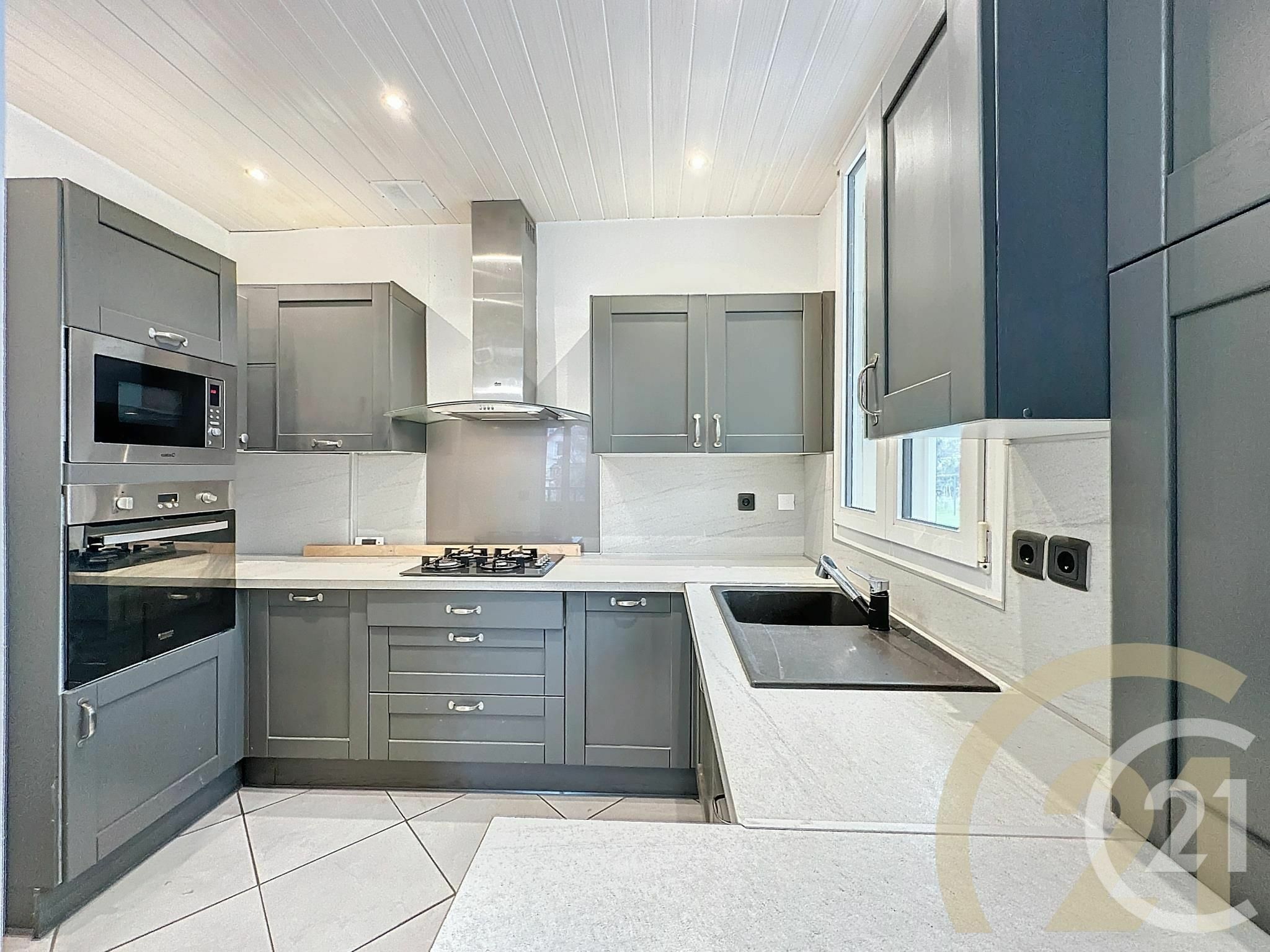 For sale: 82 sqm house in Ivry-sur-Seine.