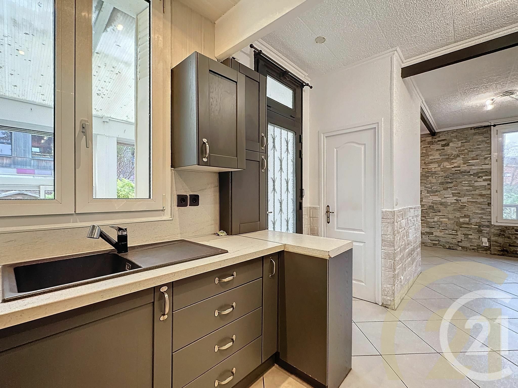 For sale: 82 sqm house in Ivry-sur-Seine.