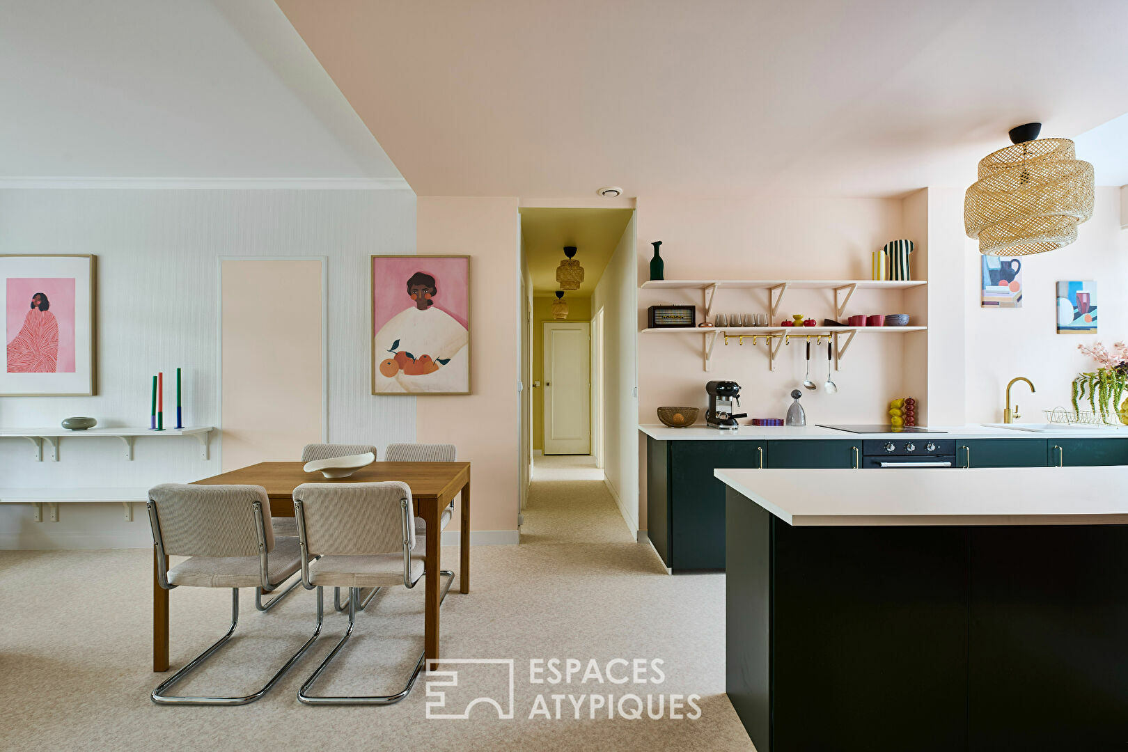 Renovated ground-floor apartment with garden access