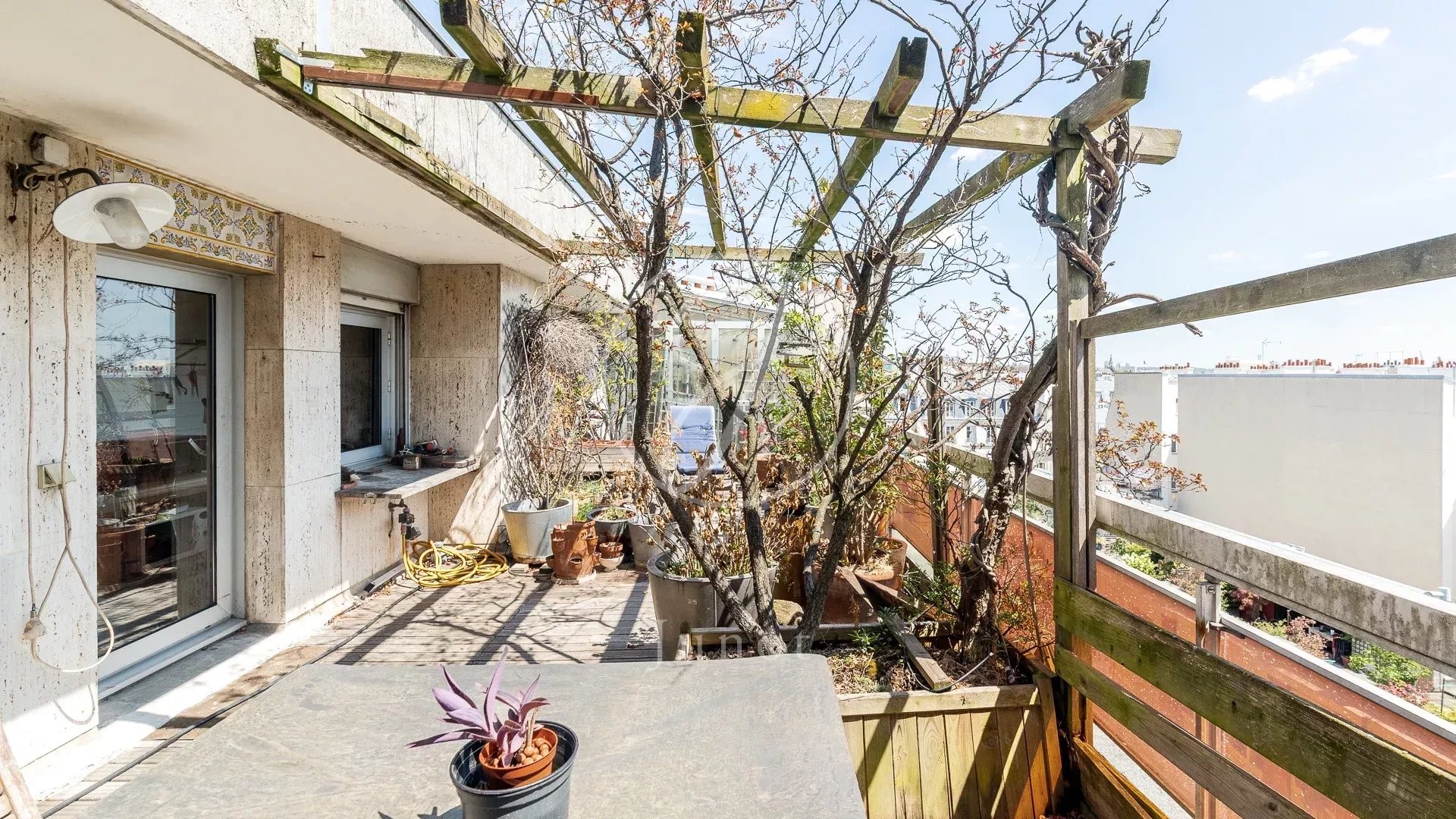 For sale, 47 sqm apartment in PARIS 9.