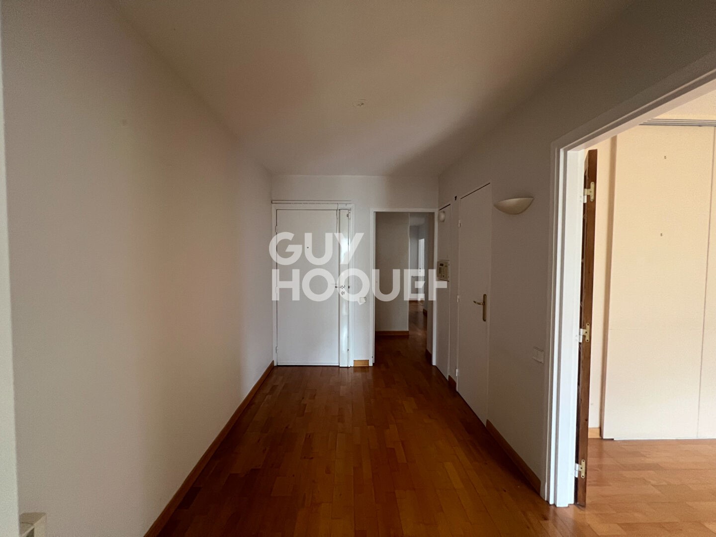 For sale: 89sqm apartment in Courbevoie
