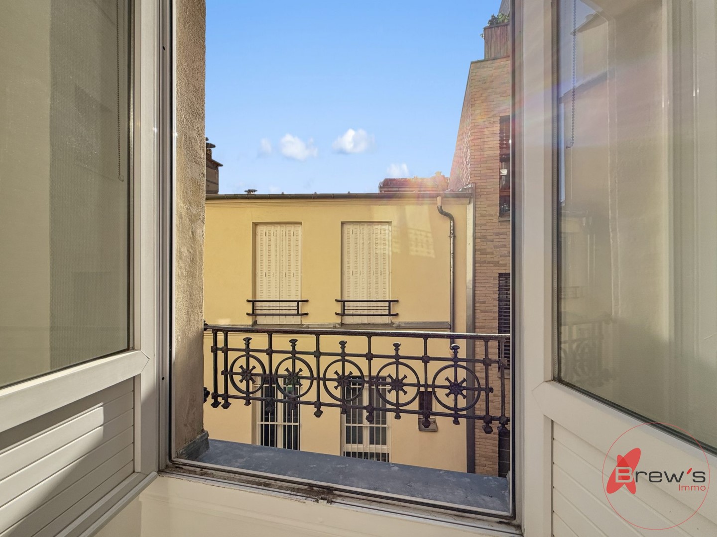 Bright 14sqm Apartment in Excellent Condition, Paris 20 Gambetta Area