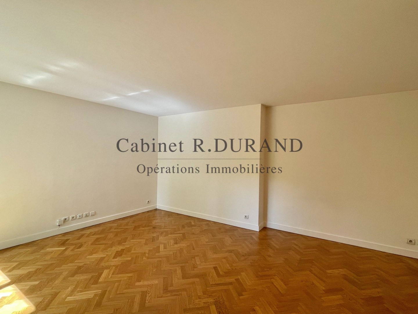 35 sqm apartment for rent in Courbevoie