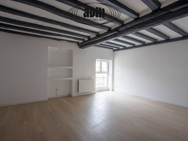 Bright 29 sqm Apartment 2nd Floor Meaux near Train Station