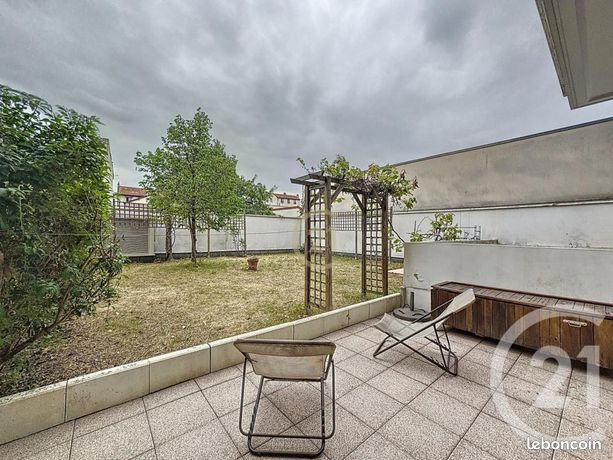 Renovated 3-Room Apartment 72 sqm 5th Floor Drancy 93700