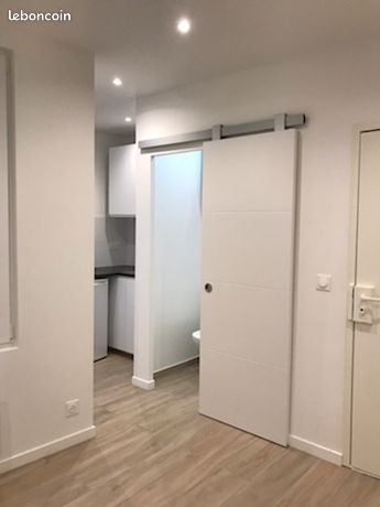 Studio in excellent condition - Metro 13/14, RER C, tram - Lively neighborhood