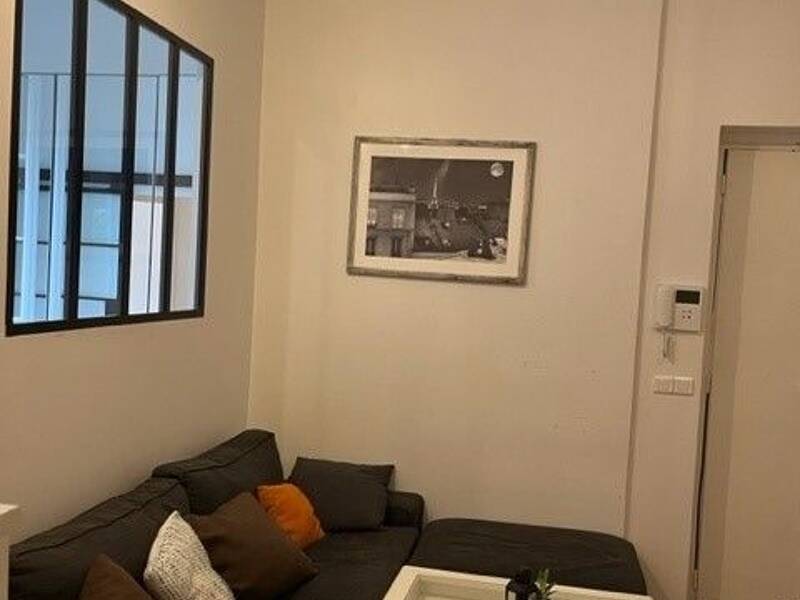Location of a 35 sqm apartment in PARIS 8