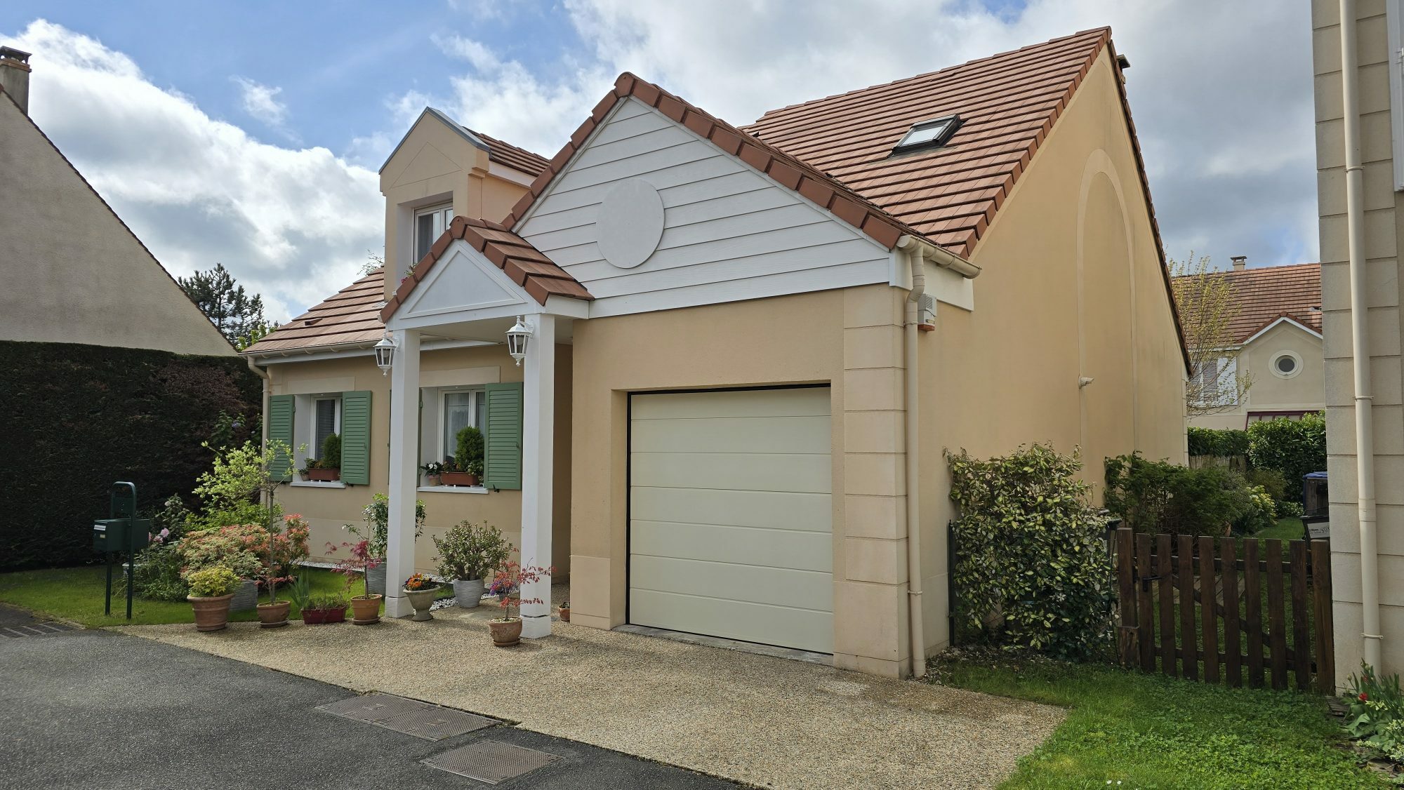 House for sale in Verneuil-sur-Seine.